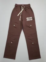 ⁦سويت بانتس وايد ليج بطباعة MIU⁩ - الصورة ⁦5⁩